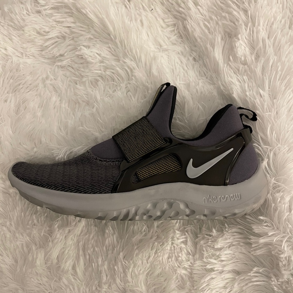 Woman’s Nike Renew